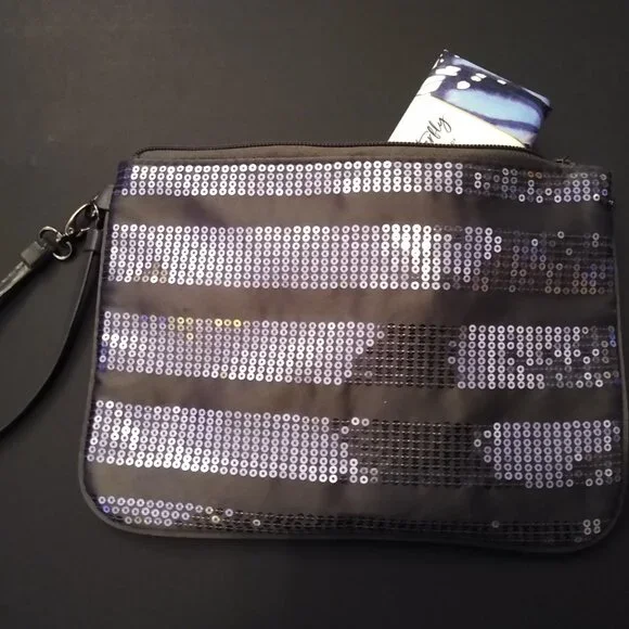 Bath & Body Works Cosmetics Bag with Cleansing Soap Bar - Picture 9 of 16